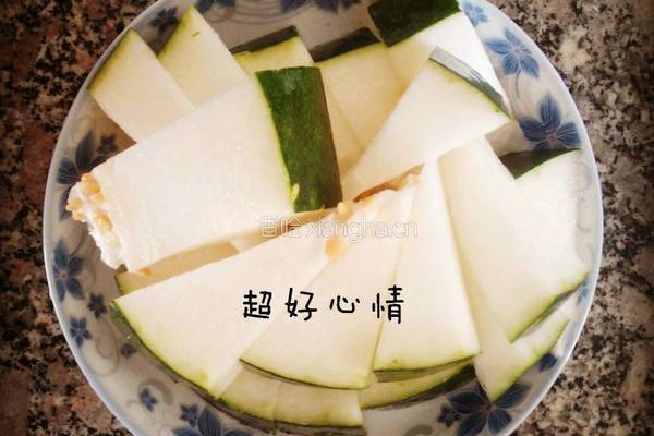 猪肉冬瓜枸杞汤的做法图解2