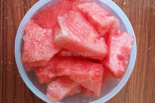 西瓜冰沙（家庭版）的做法图解1