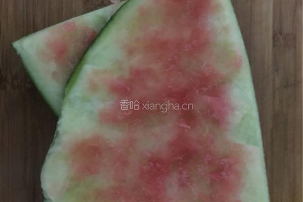 凉拌西瓜皮的做法图解1