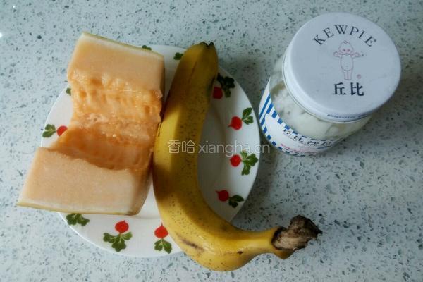 哈密瓜香蕉沙拉的做法图解1
