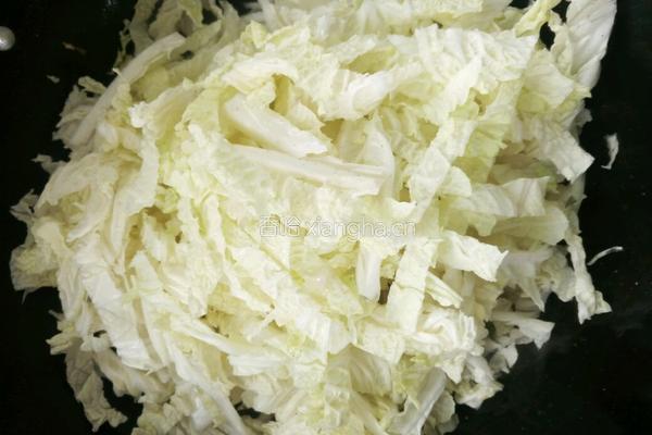 白菜溜肉片的做法图解1