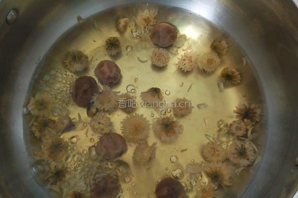桂圆菊花茶的做法图解5