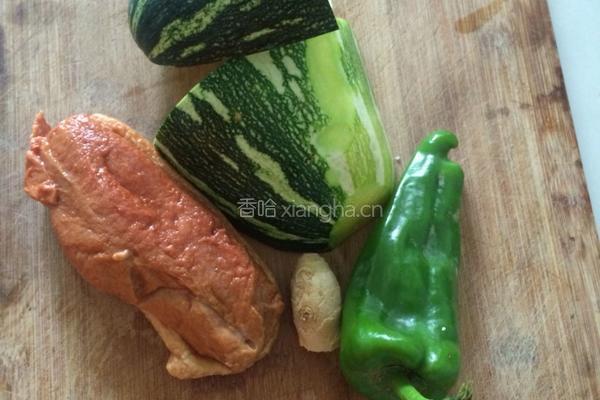 鹅肉炒南瓜的做法图解1
