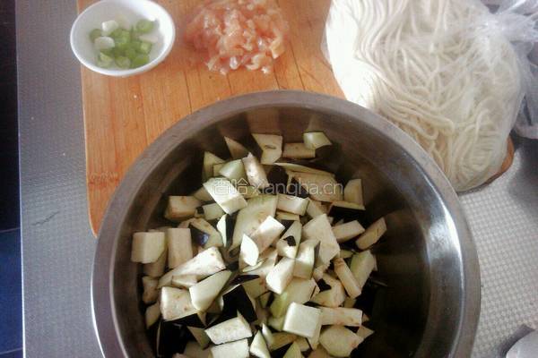 鸡肉茄子打卤面的做法图解1