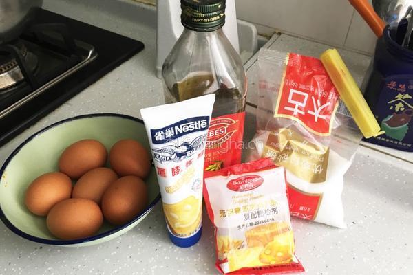 电饭锅蒸蛋糕的做法图解1