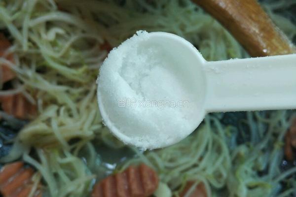 绿豆芽炒火腿肠的做法图解8