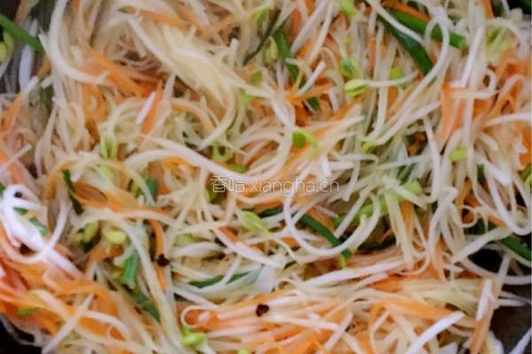 五彩豆芽菜土豆丝的做法图解8