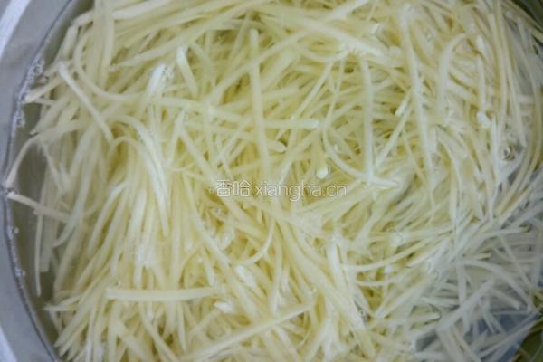 彩椒炒土豆丝的做法图解1