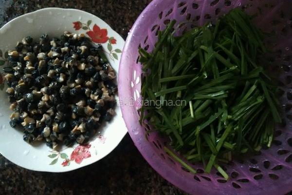韭菜炒螺丝肉的做法图解4