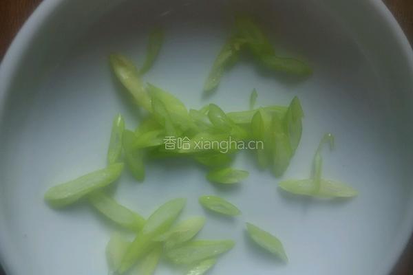 圣女果炒豆腐的做法图解2