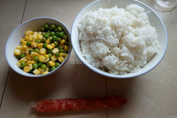三色炒饭的做法图解1