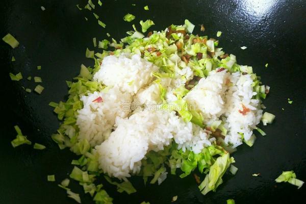 卷心菜腊肉炒饭的做法图解10