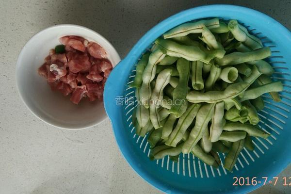 炖豆角的做法图解1