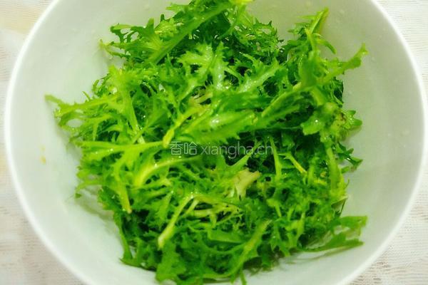 圣女果拌苦菊的做法图解1