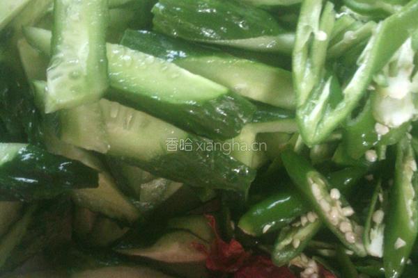 辣椒黄瓜炒鸡翅的做法图解2