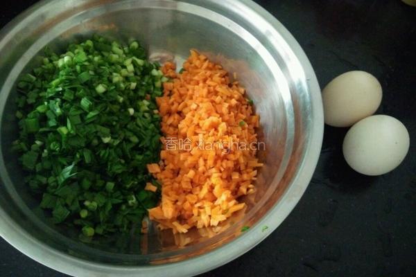 韭菜鸡蛋饼的做法图解1