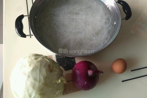 咖喱卷心菜炒粉丝的做法图解1