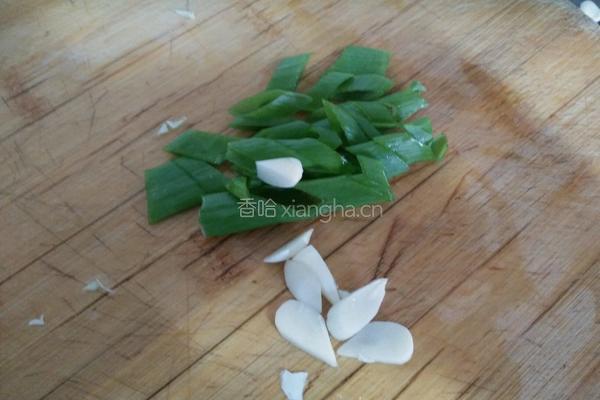 鸡肉炒卷心菜的做法图解2
