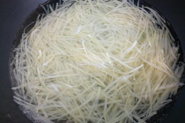 炝拌彩椒土豆丝的做法图解4