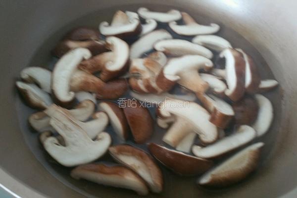 香菇炒油菜的做法图解2