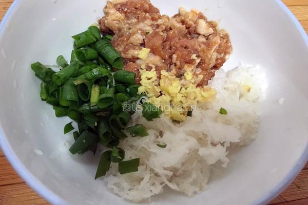 白萝卜香菇盅的做法图解3