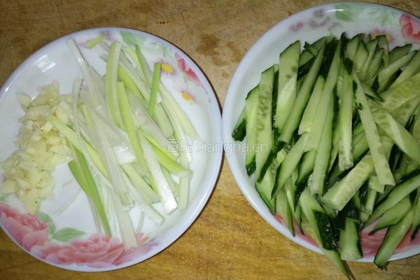 绿豆芽拌粉丝的做法图解2