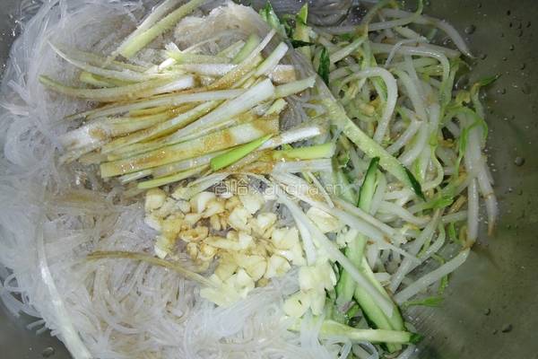绿豆芽拌粉丝的做法图解7