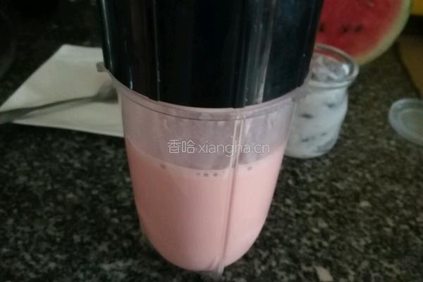 西瓜奶昔的做法图解5