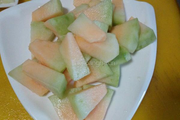 茄汁哈密瓜咕噜肉的做法图解2