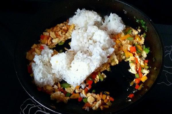 彩椒炒饭的做法图解9