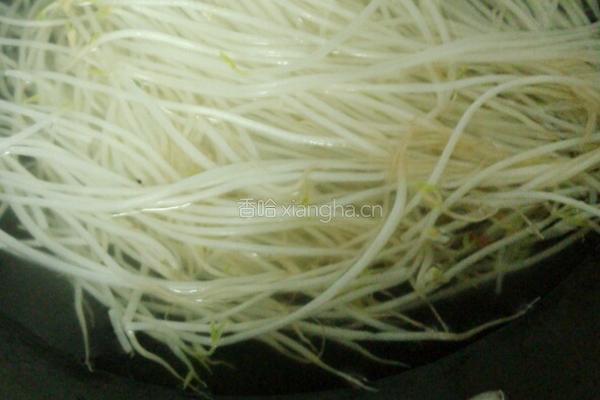 凉拌绿豆芽金针菇的做法图解3