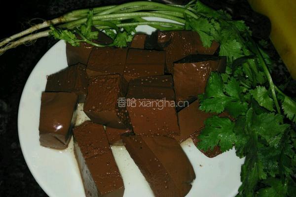 韭菜绿豆芽炒猪红的做法图解2