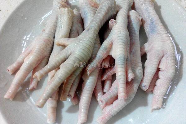 扁豆淮山鸡爪汤的做法图解1