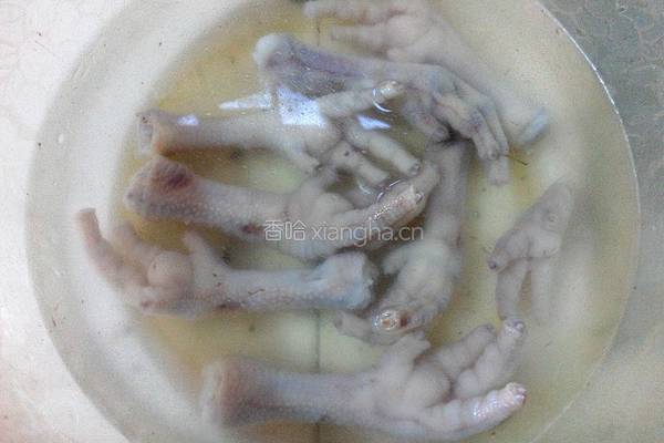 扁豆淮山鸡爪汤的做法图解5