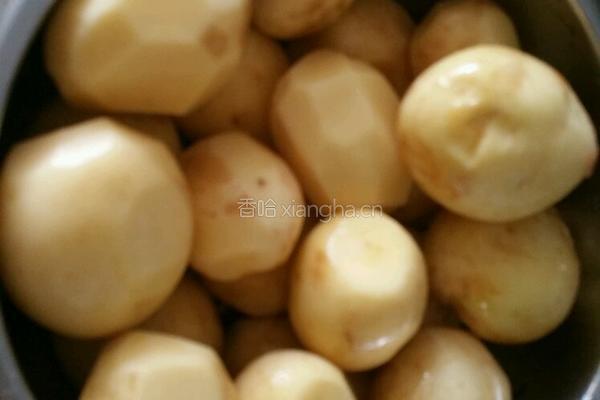 酱焖小土豆的做法图解1