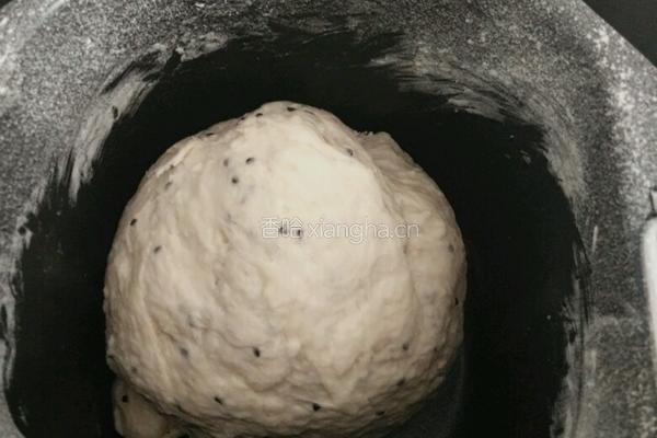 芝麻奶香土司的做法图解2