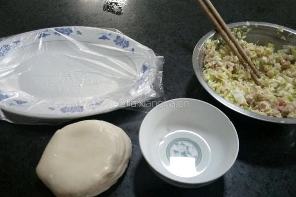 卷心菜猪肉饺子的做法图解5