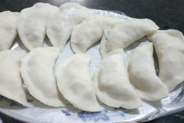 卷心菜猪肉饺子的做法图解7