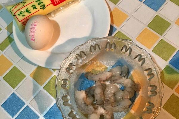 日本豆腐虾仁蒸蛋的做法图解1