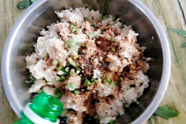 榆黄菇猪肉饺子的做法图解12