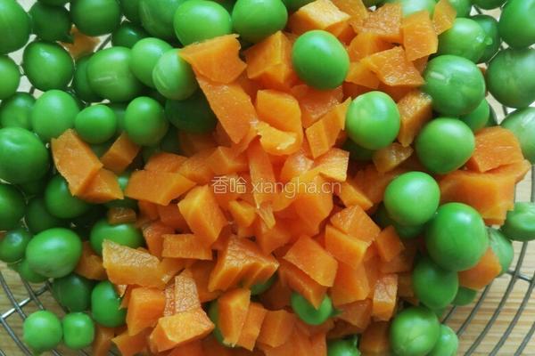 豌豆胡萝卜蛋炒饭的做法图解5