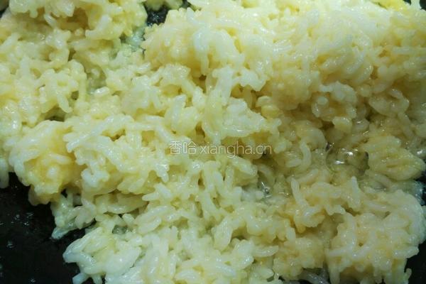 豌豆胡萝卜蛋炒饭的做法图解7