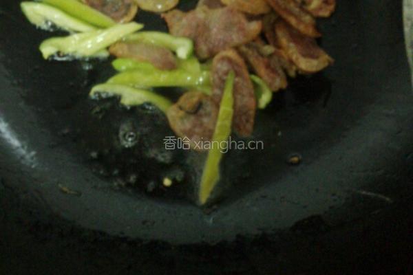 卷心菜炒腊肠的做法图解5