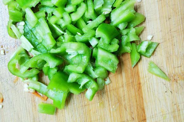 菜椒三丁的做法图解3