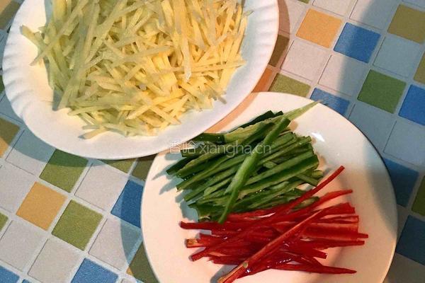 彩椒土豆丝的做法图解2