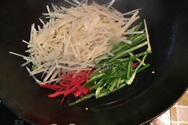 彩椒土豆丝的做法图解3