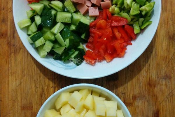 彩椒土豆丁的做法图解2