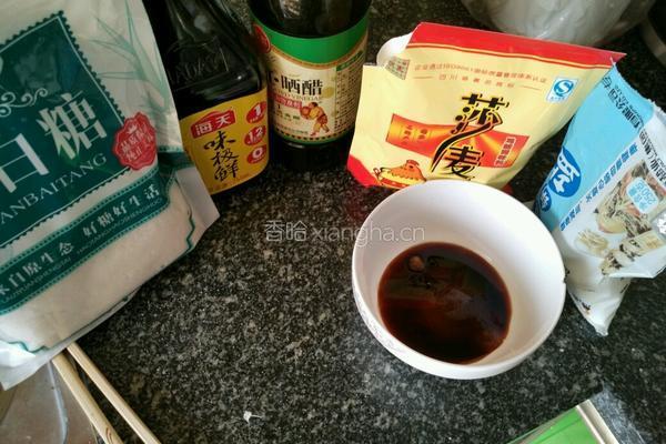 卷心菜炒腊肉的做法图解3