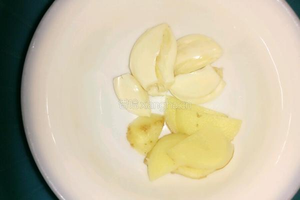 豆酱鸡翅根的做法图解1