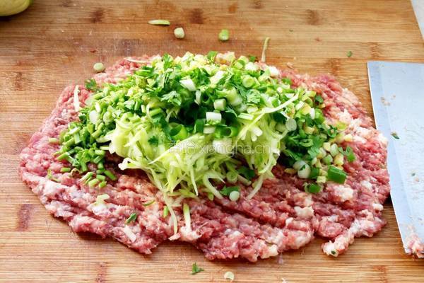 猪肉南瓜水饺的做法图解5
